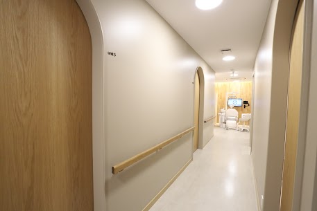 見た目が自然な入れ歯あります